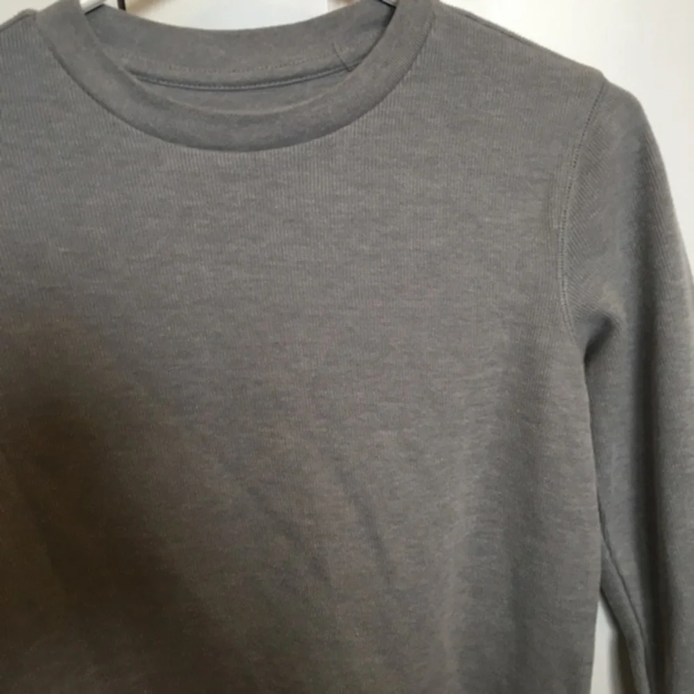 Boys size 8 medium Old Navy gray sweatshirt